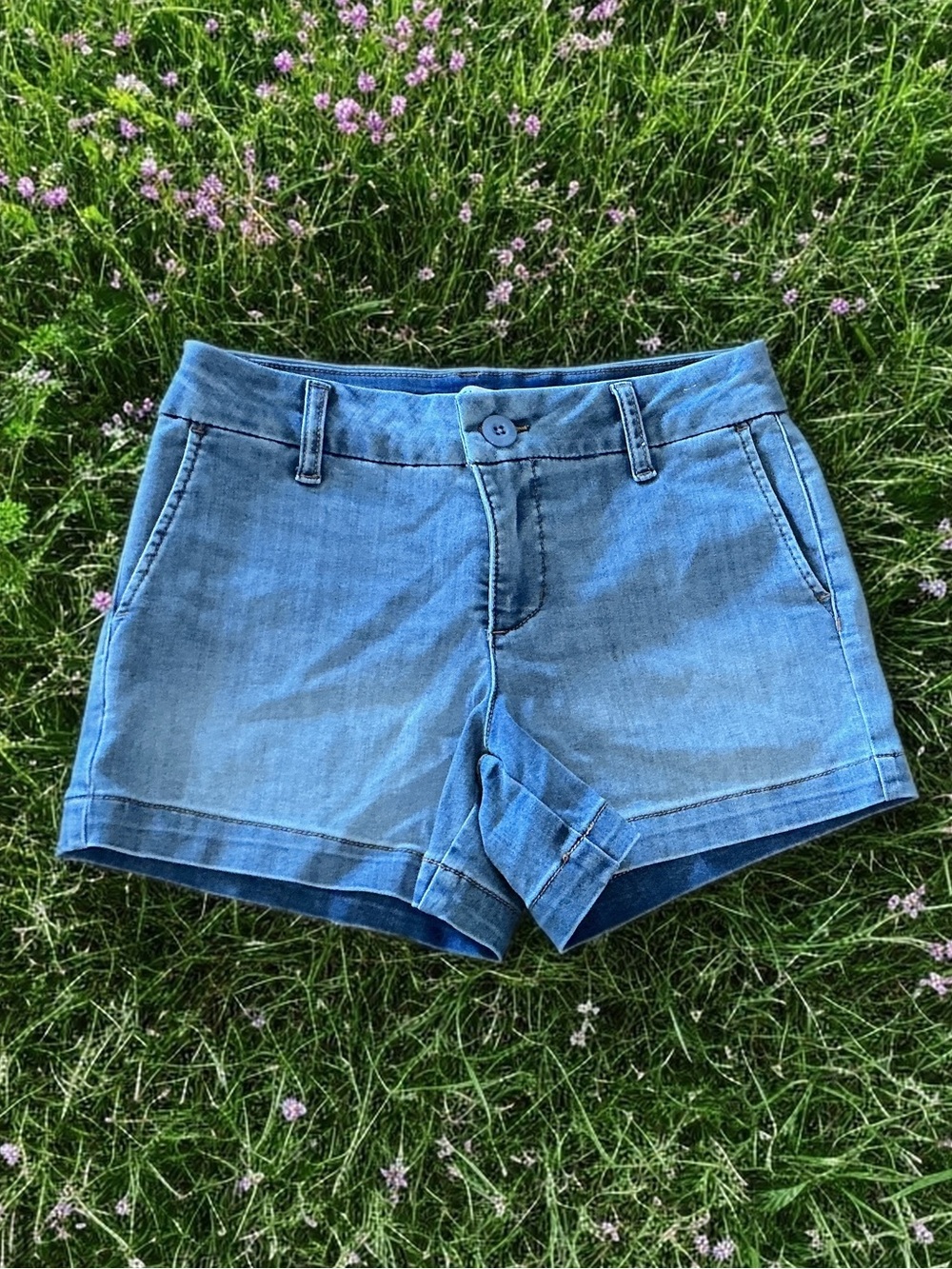 Celebrity Pink Denim Shorts Women’s Size 1/25 Light Wash Stretch Mid Rise